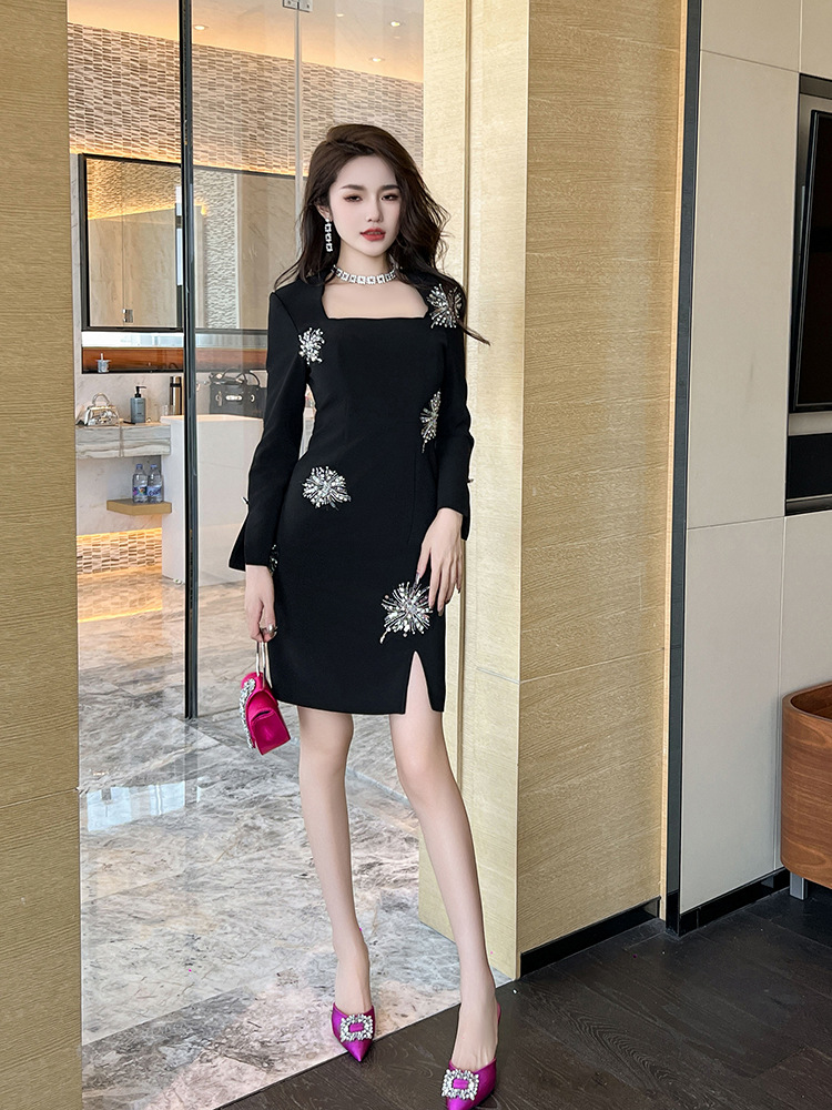 Đầm bodycon cổ vuông đính đá dáng ôm thiết kế cầu kỳ — Màu đen
