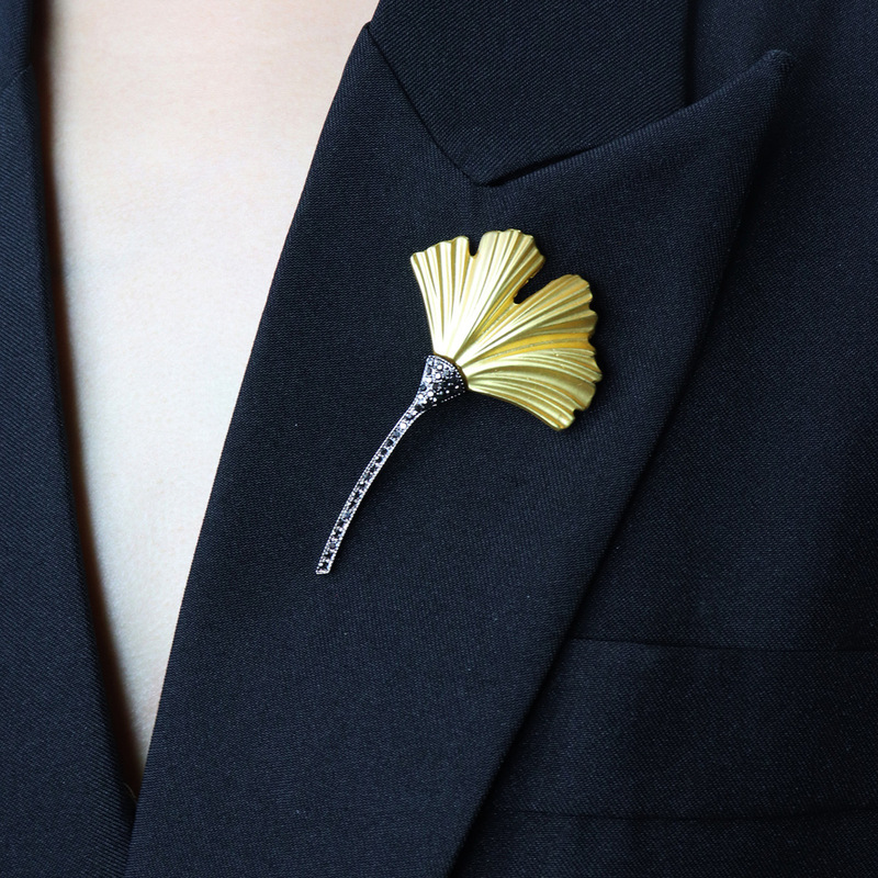 Middle Ancient vintage Diamond Ginkgo Leaf American Albright Same Dumb Gold High-end Brooch Ear Needle suit