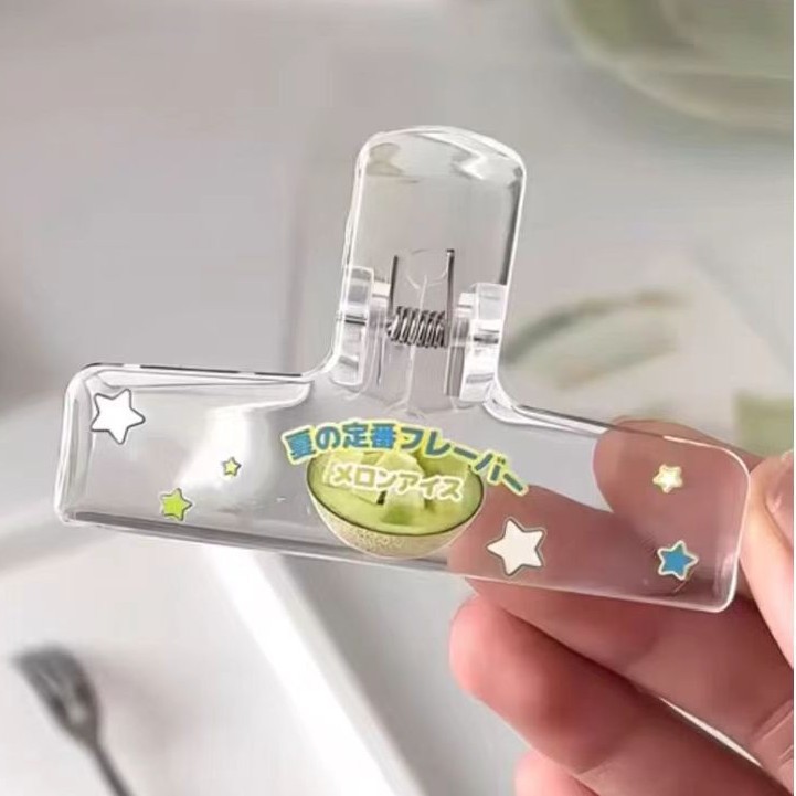 Clip de cola larga de pez dorado de verano Libro de estudiante de acrílico transparente Cuenta manual Fijador de partitura de piano Clip de recibo de archivo