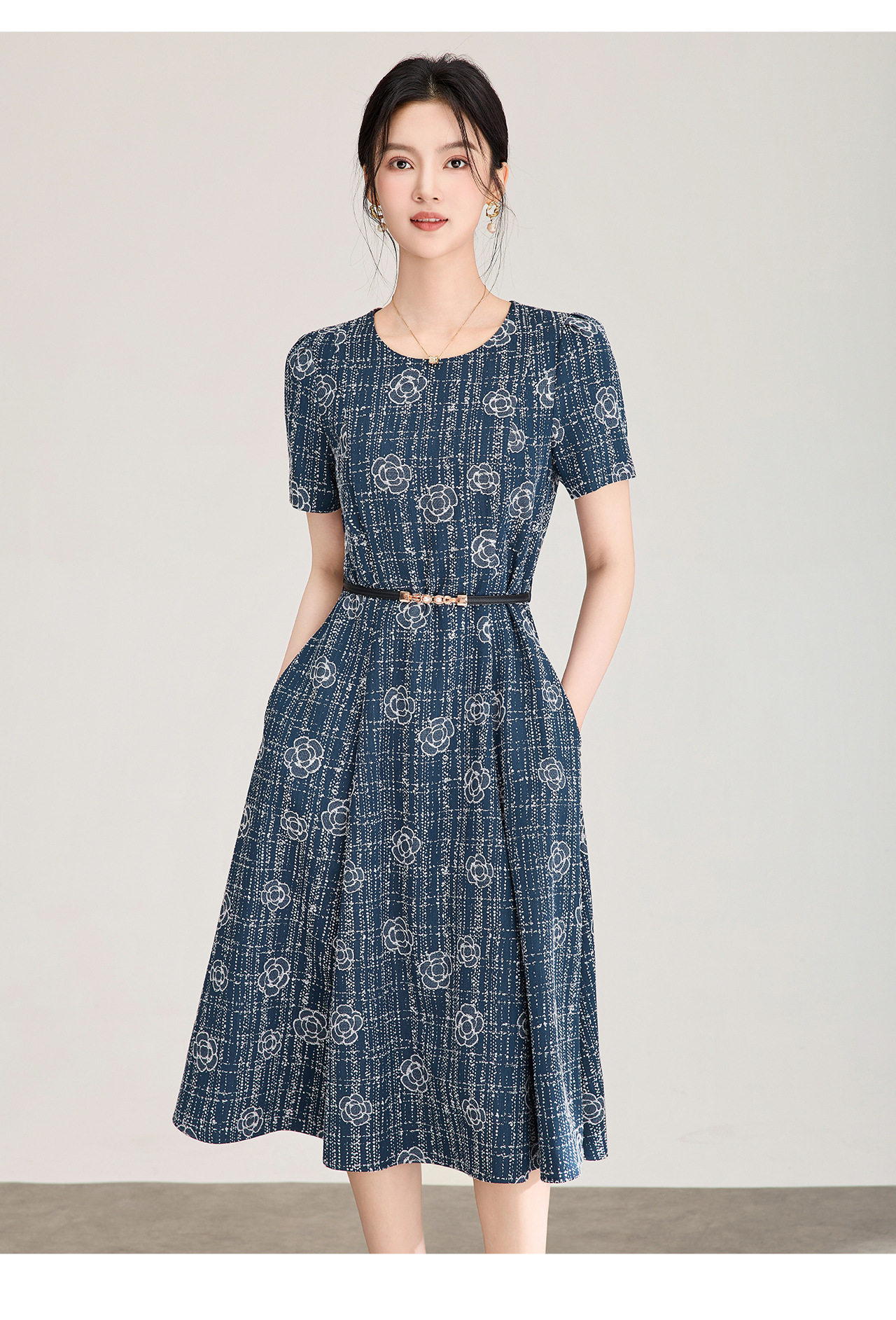 Đầm maxi nữ thắt eo họa tiết hoa sơn trà nổi — xanh lam chi tiết 14