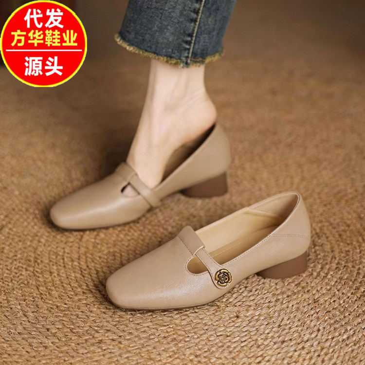 2026 nuevos zapatos de talón grueso y medio para mujeres camellia gigante suave con un pie de zapato cuadrado Lefour zapatos franceses no cansados pies