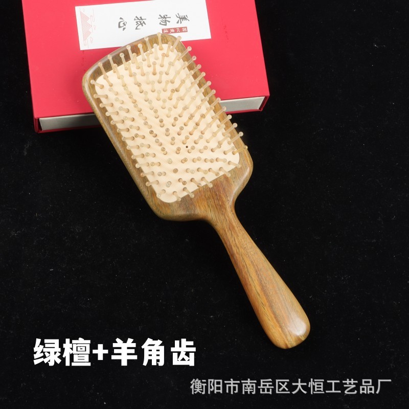 現品の卸売りの緑檀のエアバッグの櫛は順発の大きい板の羊の角の歯のクッションのマッサージの櫛のエアクッションの櫛の木の四角の板の櫛です。|undefined