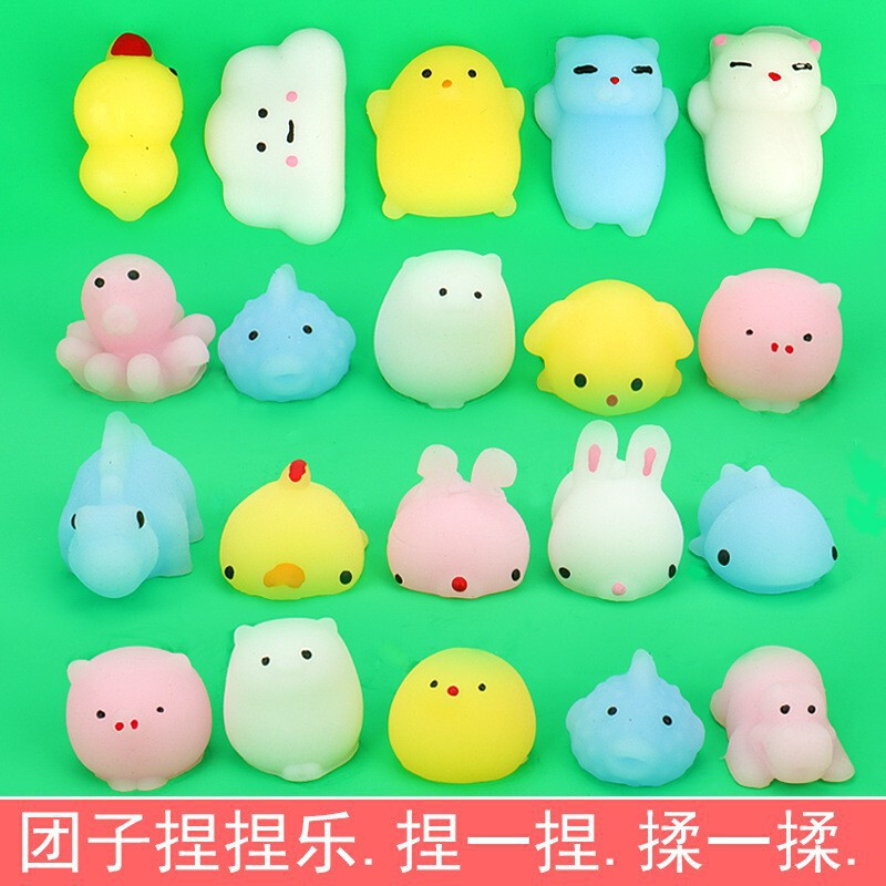 小プレゼントを押して、幼稚園の子供のおもちゃを卸売りします。|undefined