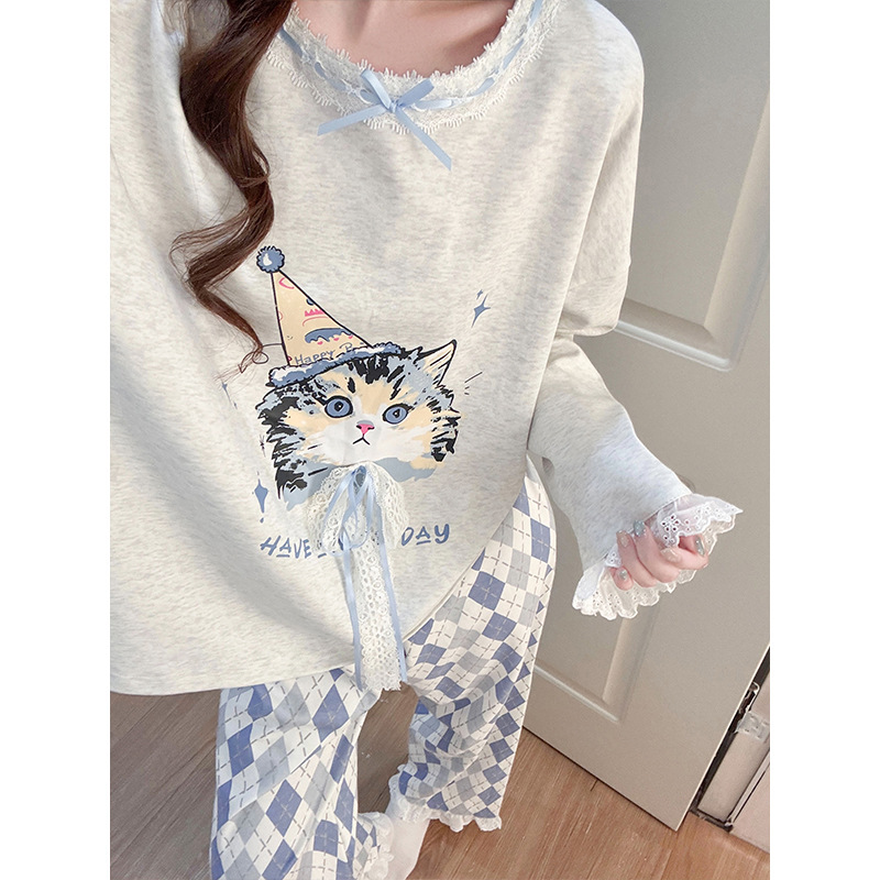 New spring and autumn pajama set for women, featuring a cute kitten design, long sleeves, and a stylish look, suitable for wearing at home or as an outfit for going out