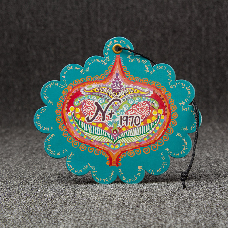 彩色精美衣服标签 女装铜版纸小吊牌 pvc二维码卡纸包装印刷圣诞