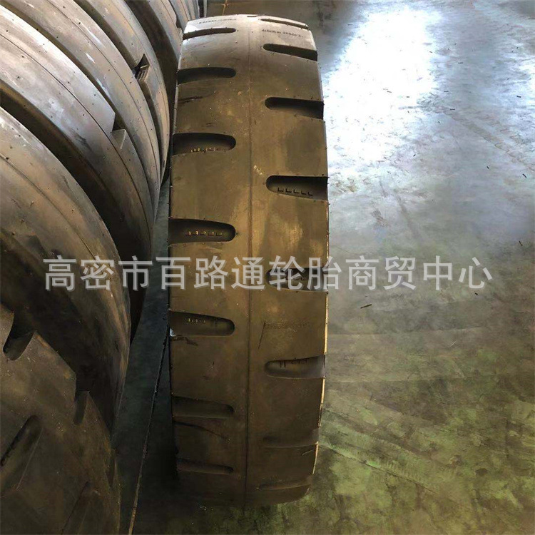 供应1200R20前四后八渣土车轮胎1200D20矿花防扎防爆轮胎