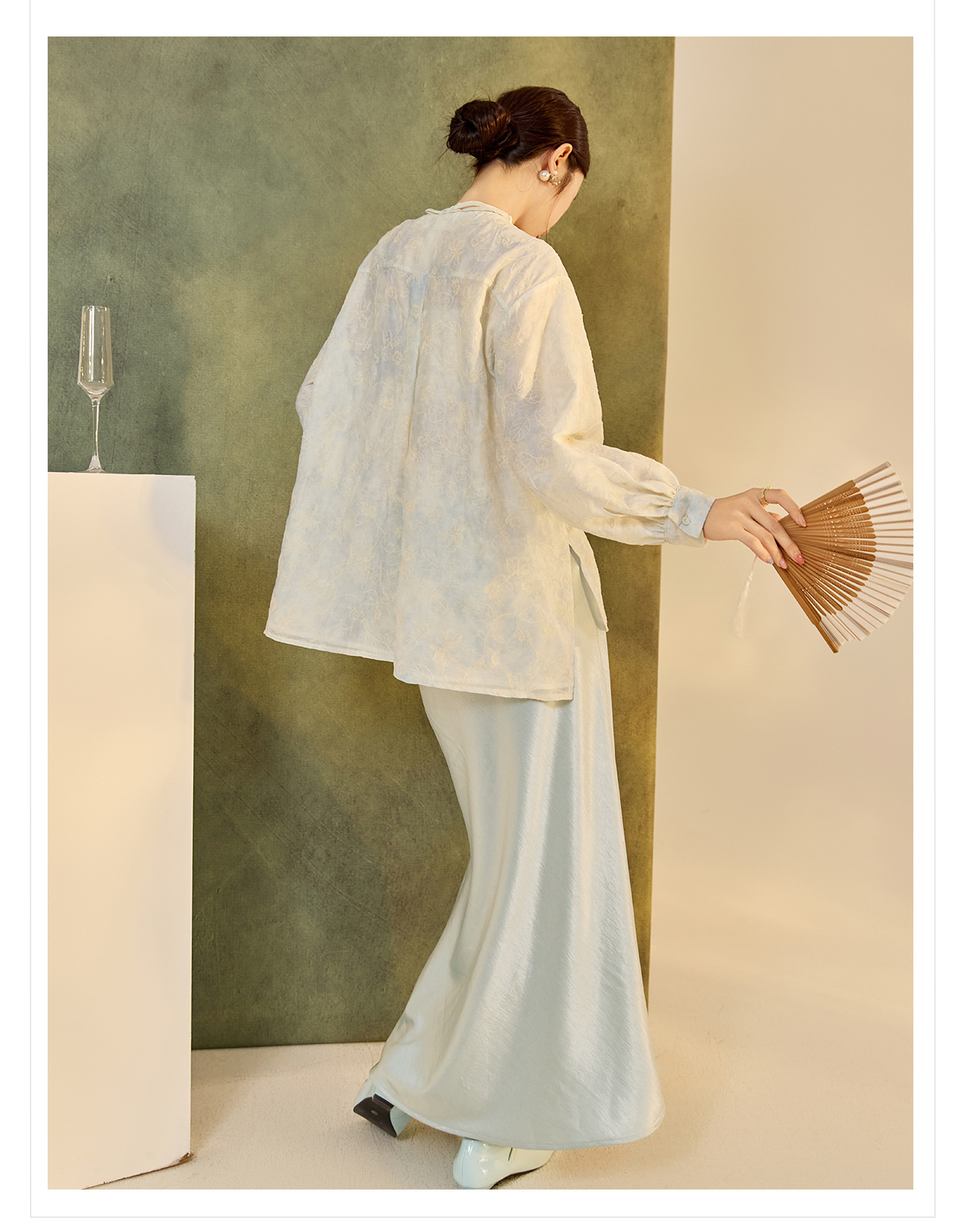 Áo sơ mi thêu phong cách retro đầu thu 2026, cổ chéo nghệ thuật, phong cách Tân Trung Hoa — màu xanh nhạt chi tiết 18