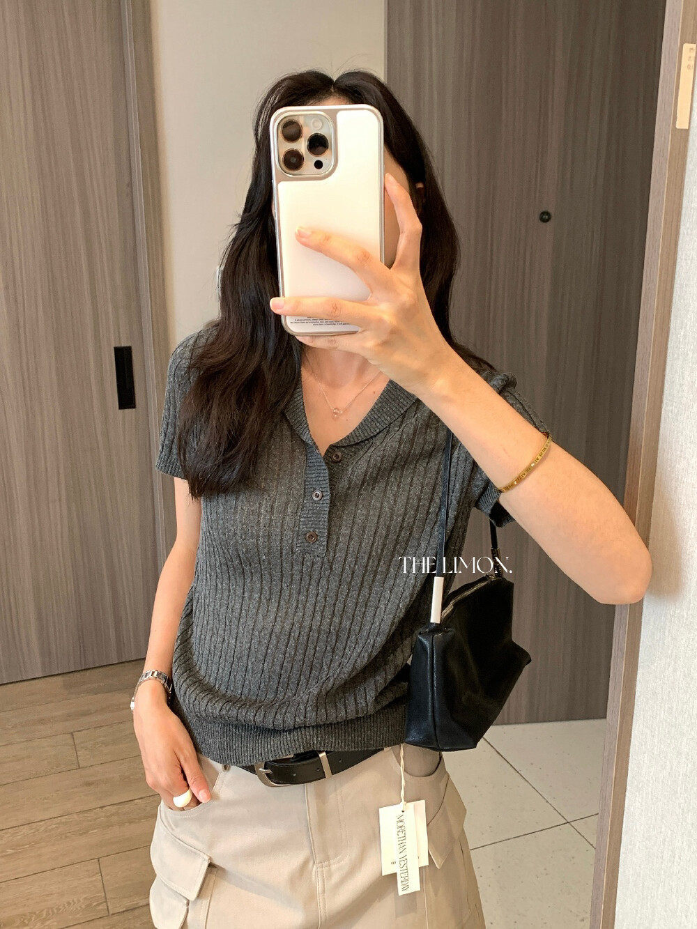 Áo polo nữ cổ bẻ tay ngắn phong cách cổ điển, chất liệu cotton pha sợi, form suông thoải mái — Xám Apricot, trắng ngà, xanh nhạt, Xám hoa sâu chi tiết 5