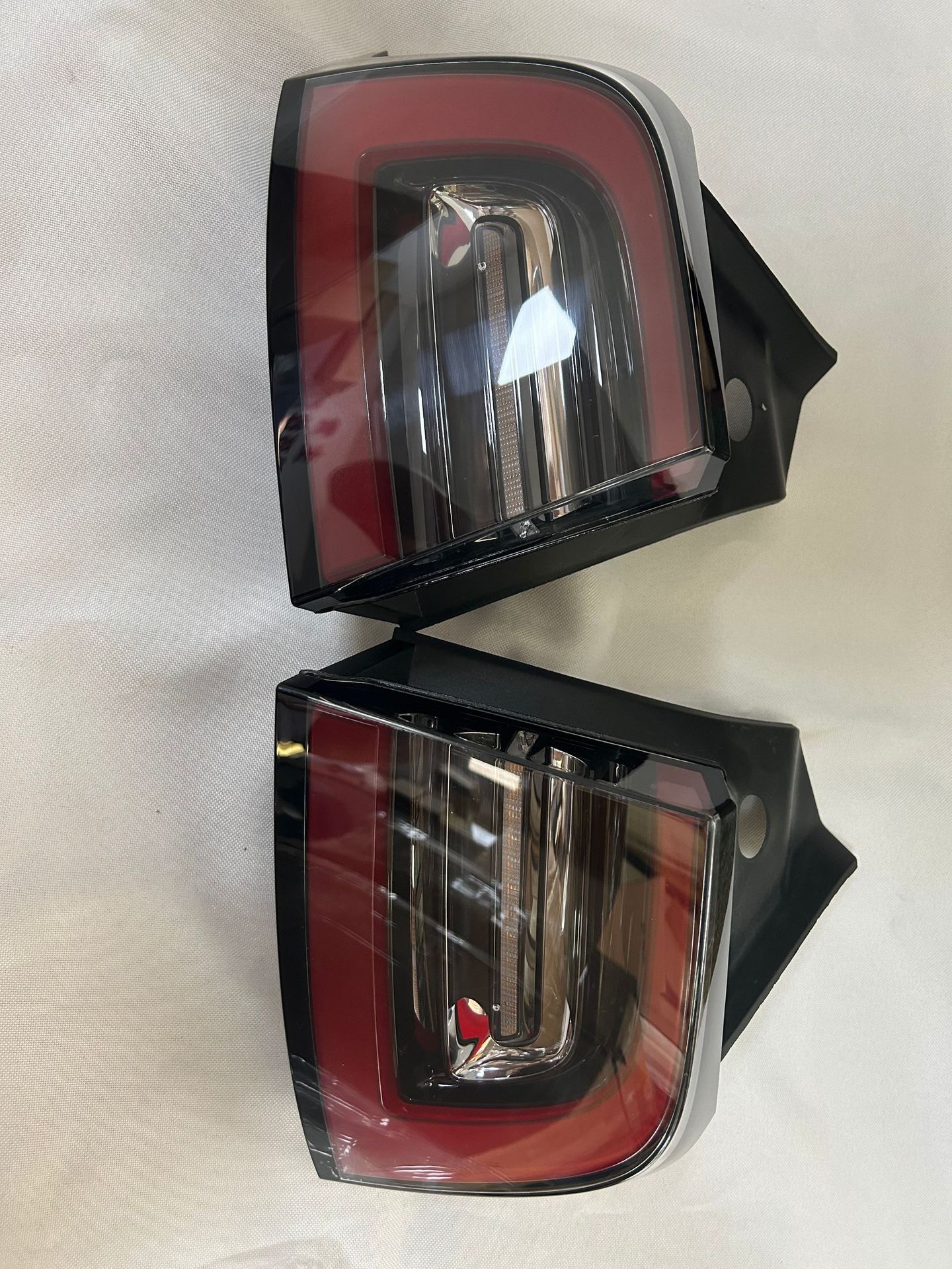 Suitable for Tesla accessories 21-23 Model3/Y outer taillight 1502086-00-D 1502087-00