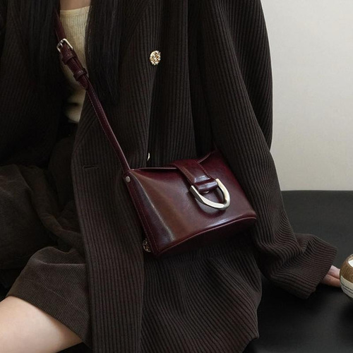 Bucket under the armpit niche retro single shoulder crossbody bag, horseshoe bag