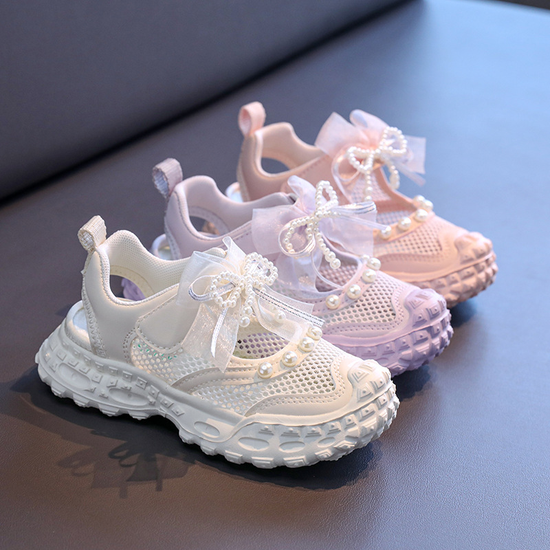 Sandalias cerradas para niñas, zapatillas deportivas infantiles, nuevo modelo verano 2026, zapatos de playa para niños grandes, calzado transpirable de malla hueca.