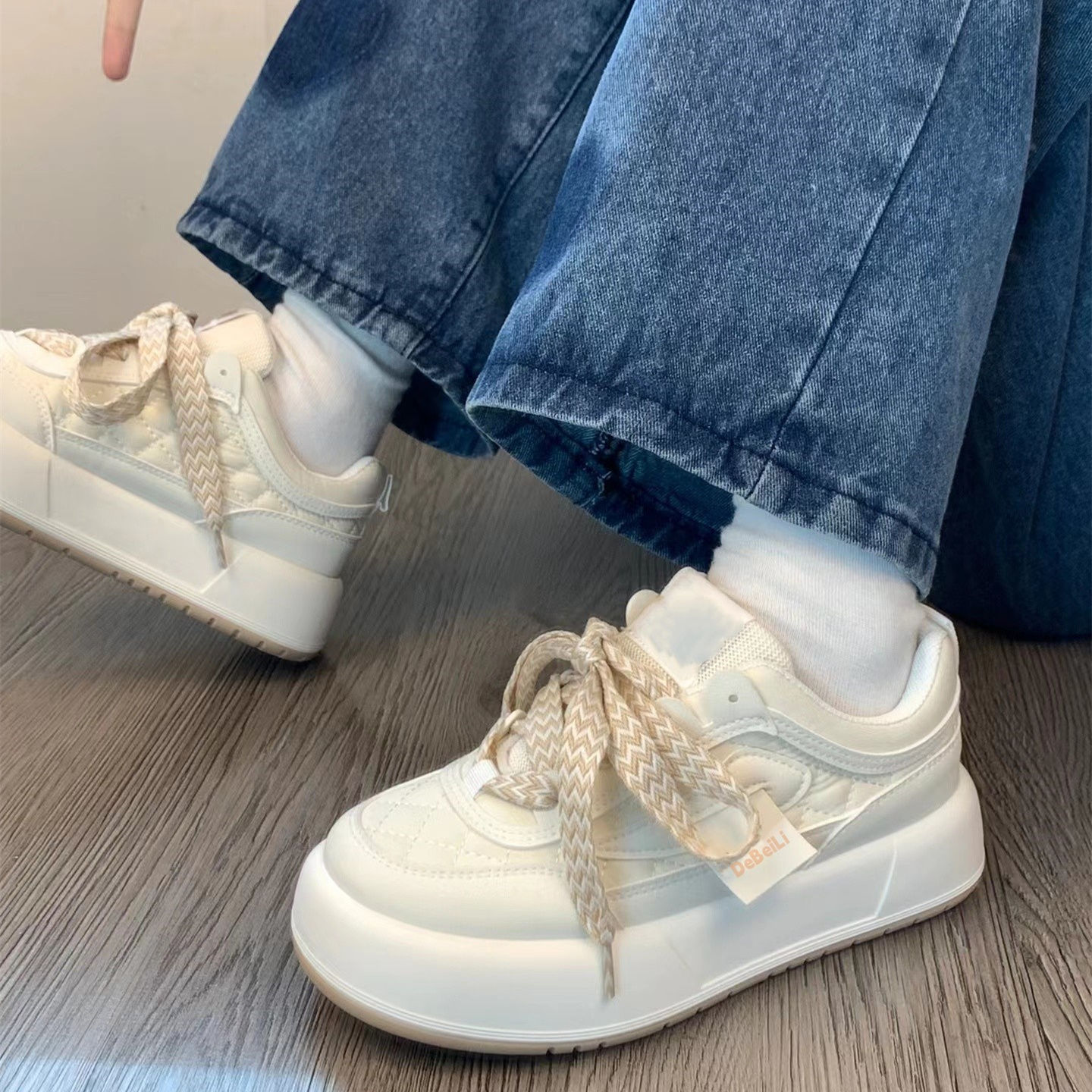 Pan pequeño zapatos blancos nuevos ins2024 estilo universal nicho de moda casual de alto valor zapatos de skate estudiantes de moda