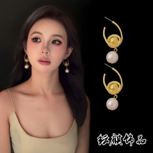2025年新款复古气质夸张设计感耳钉女珍珠耳环时尚个性高级感耳饰