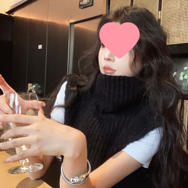Gray Turtleneck Sleeveless Knitwear for Women in Autumn and Winter Slim Fit Vest Lazy Style Pullover Knitwear Vest Top Gray Turtleneck Sleeveless Knitwear for Women in Autumn and Winter Slim Fit Vest Lazy Style Pullover Knitwear Vest Top