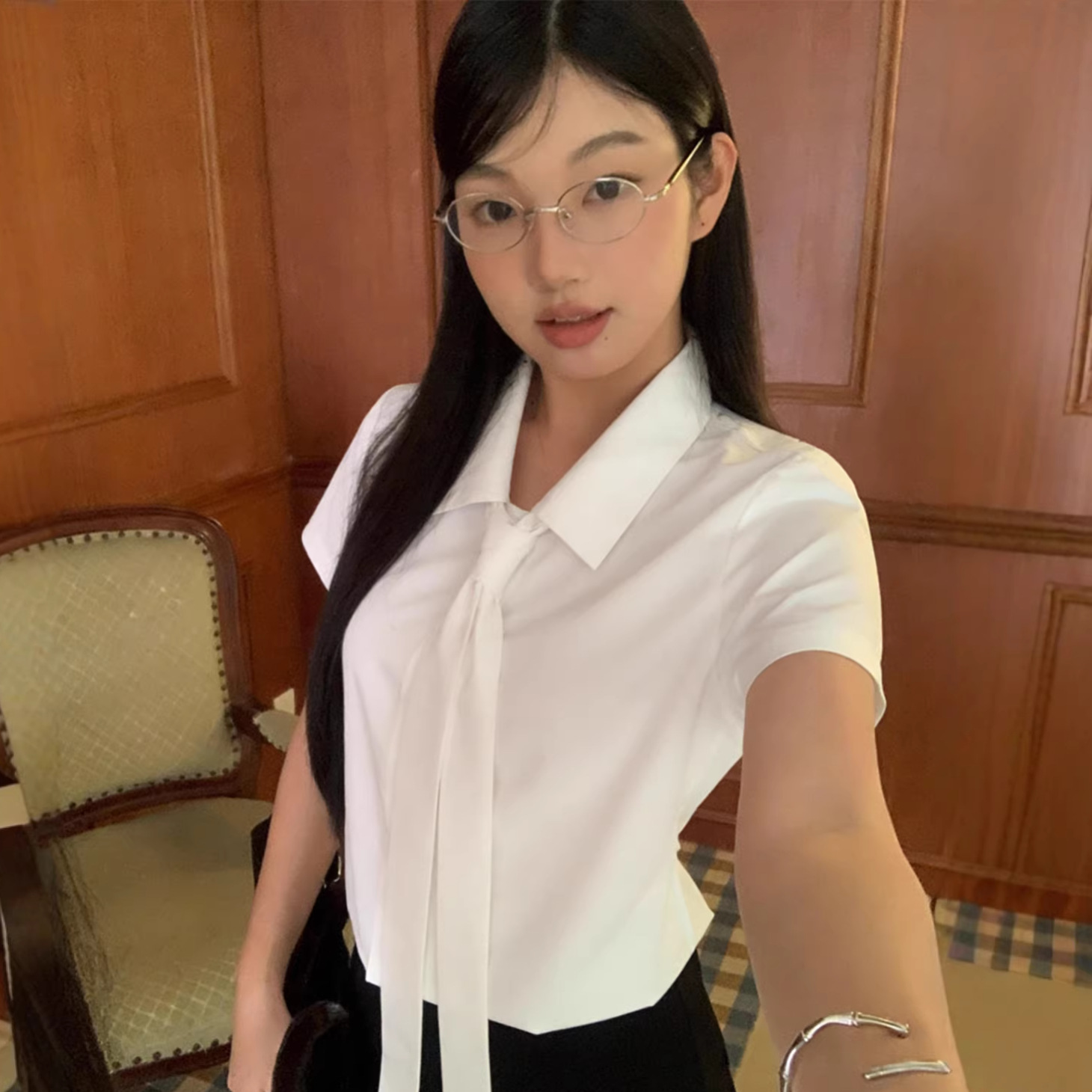 White short-sleeved T-shirt with polo collar, women's pure and versatile, slim fit, youthful and preppy style, little shirt with tie top.