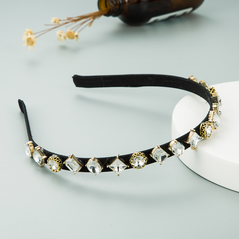 Neues Mit Diamanten Besetztes Perlenstirnband Aus Retro-barocklegierung display picture 3