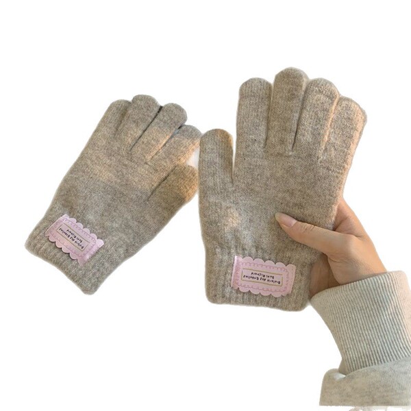 Woolen knitted gloves with letters