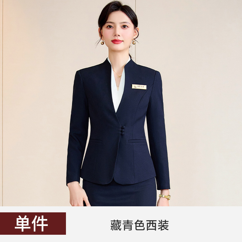 職業スーツの女性2024春秋新高級ホテルのマネージャーは宝石店の販売部の作業服を正装している|undefined
