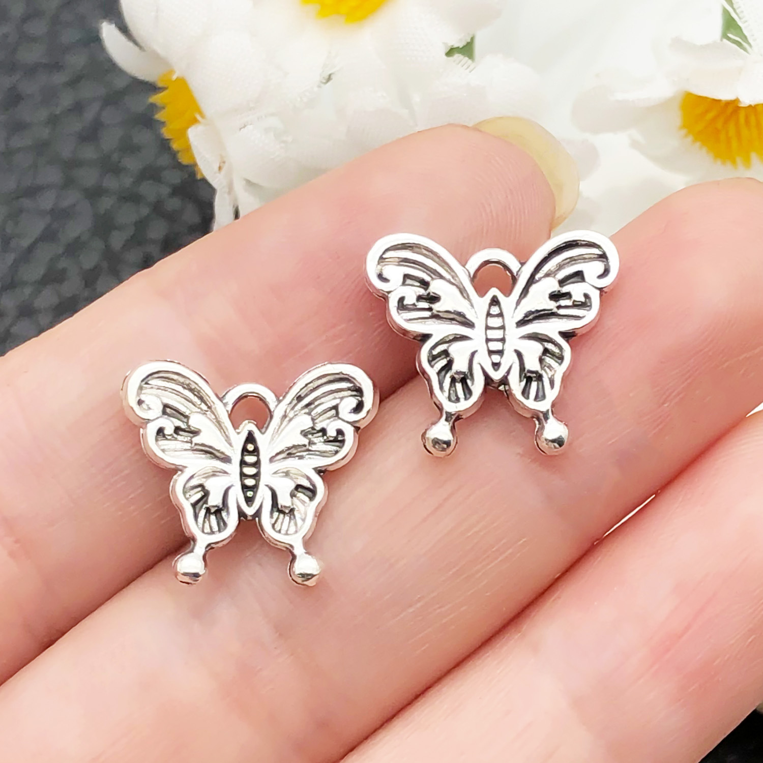 22325-M-古银锌合金昆虫蝴蝶15x13mm-0.9g