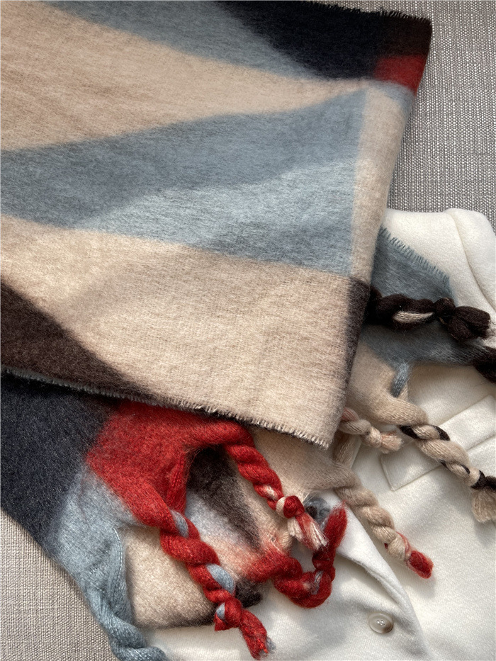 Korean Ins2023 new winter geometric color gradient mohair fringe scarf for women's shawl with two necklaces_voghion.com