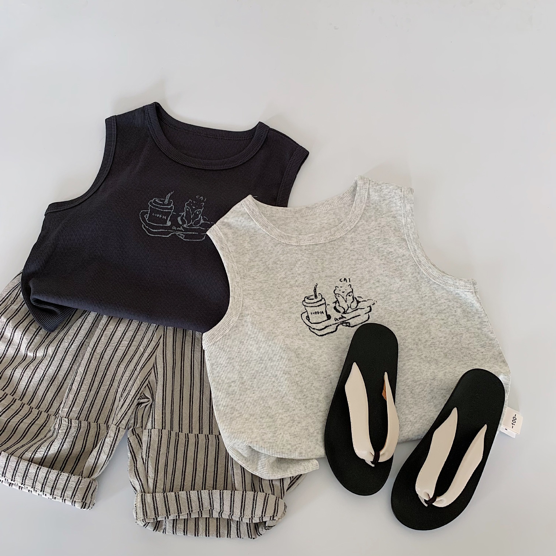 Chaleco sin mangas para niños Maibao 2025 verano nuevo estilo coreano para niños y niñas con estampado de estilo occidental de manga corta camiseta de todo fósforo marea