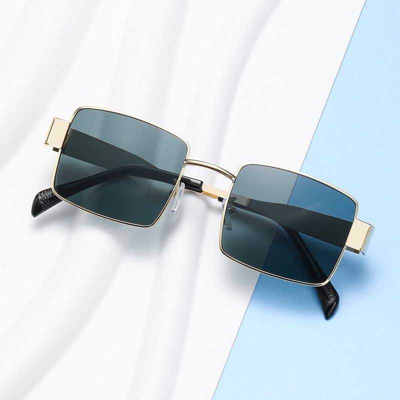 Fashionable retro travel square trend sunglasses for men and women…