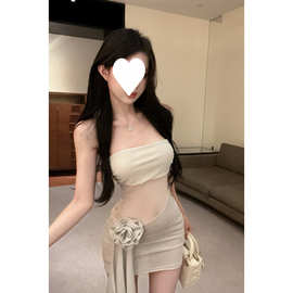 亮丝网纱拼接抹胸连衣裙女夏季纯欲性感不规则立体花朵辣妹包臀裙
