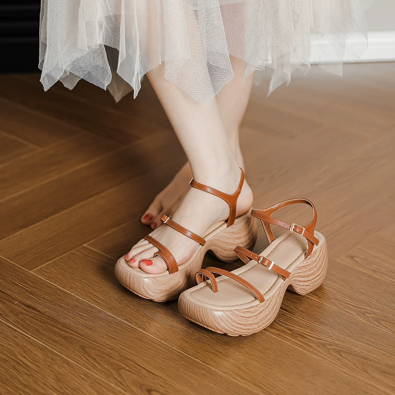 Фритт с толстой подошвой водонепроницаемый стол тонкая полоса с коричневым носком, легкий и не утомительный, ретро римские сандалии женщины