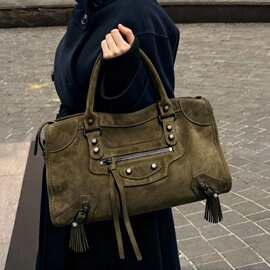 磨砂牛皮机车包铆钉手提包复古时尚斜跨包2025新款真皮女包包批发