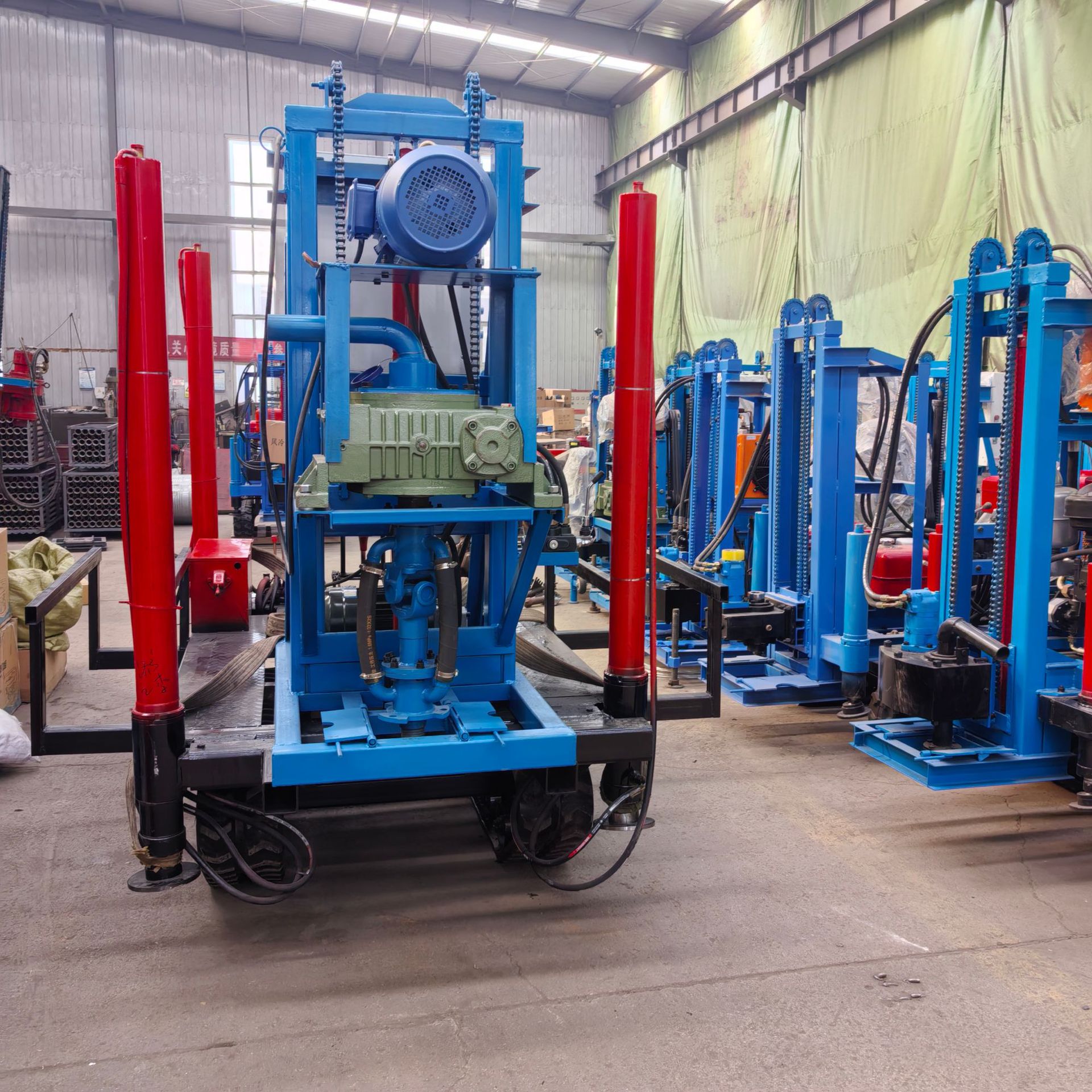 行走履带地基打桩通声测管设备 地源热泵空调降水井 大孔径钻井机