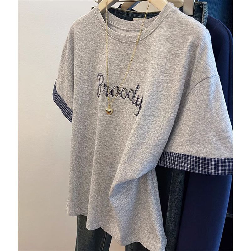 2025 夏の新スタイルの文字刺繍スプライシングチェック柄半袖 Tシャツ女性のルーズボトムシャツラウンドネック多用途トップ|undefined