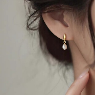 S925 Silver Needle Natural Freshwater Small Rice Pearl Earrings New Women's Niche Sense Earrings Light Luxury Earrings