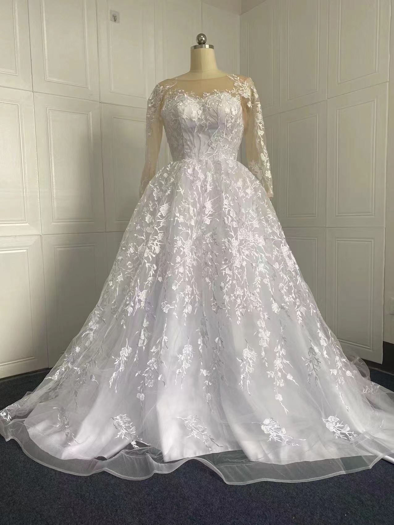 Vestido de novia de talla grande para comercio transfronterizo europeo y americano, modelo nuevo 2026, con cola larga, sin espalda, de ensueño, de manga larga. image 7