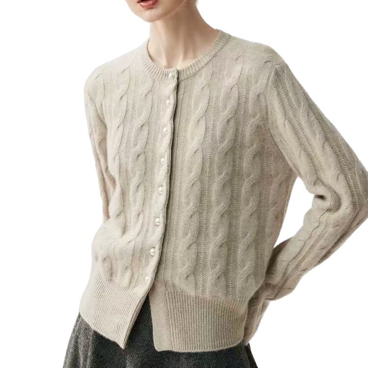 Light luxury, high-end white cashmere cardigan for women, featuring a round neckline, pearl buttons, a loose fit, and a thick, twisted-knit design Light luxury, high-end white cashmere cardigan for women, featuring a round neckline, pearl buttons, a loose fit, and a thick, twisted-knit design