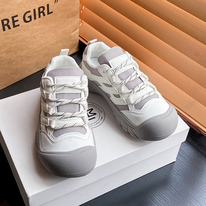 Zapatos de mujer transpirables de verano 2025, nuevos zapatos de papá cómodos de tela de vuelo, zapatos deportivos ligeros, zapatos blancos para mujeres
