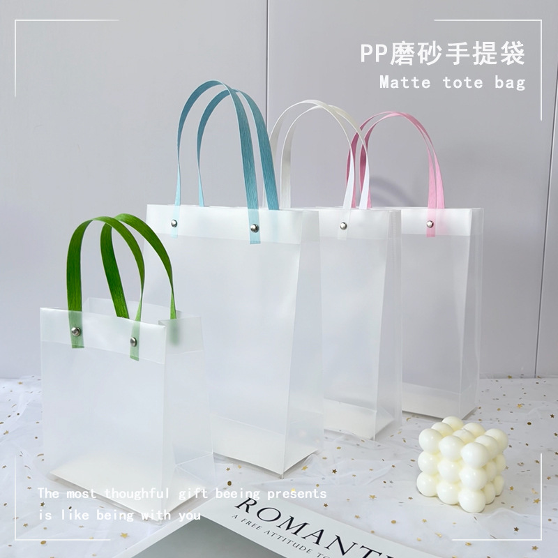 Bolsas de mano transparentes esmeriladas de PP en stock para bolsas de regalo de San Valentín, bolsas de regalo para dulces, bolsas de embalaje para compras.