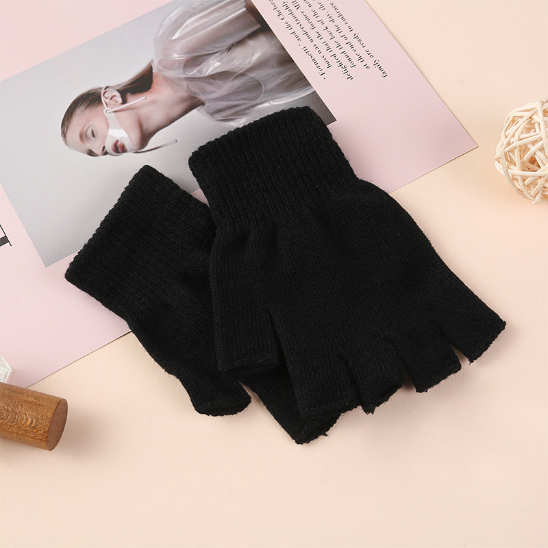 검은 반 손가락