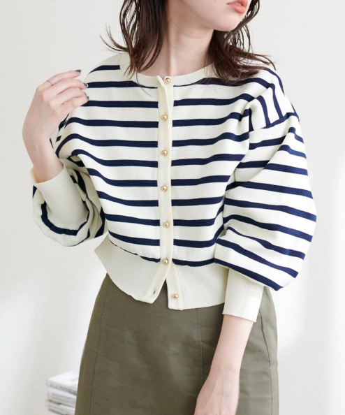 黑白条纹针织开衫外套女春秋2023新款宽松短款小香风金扣毛衣上衣