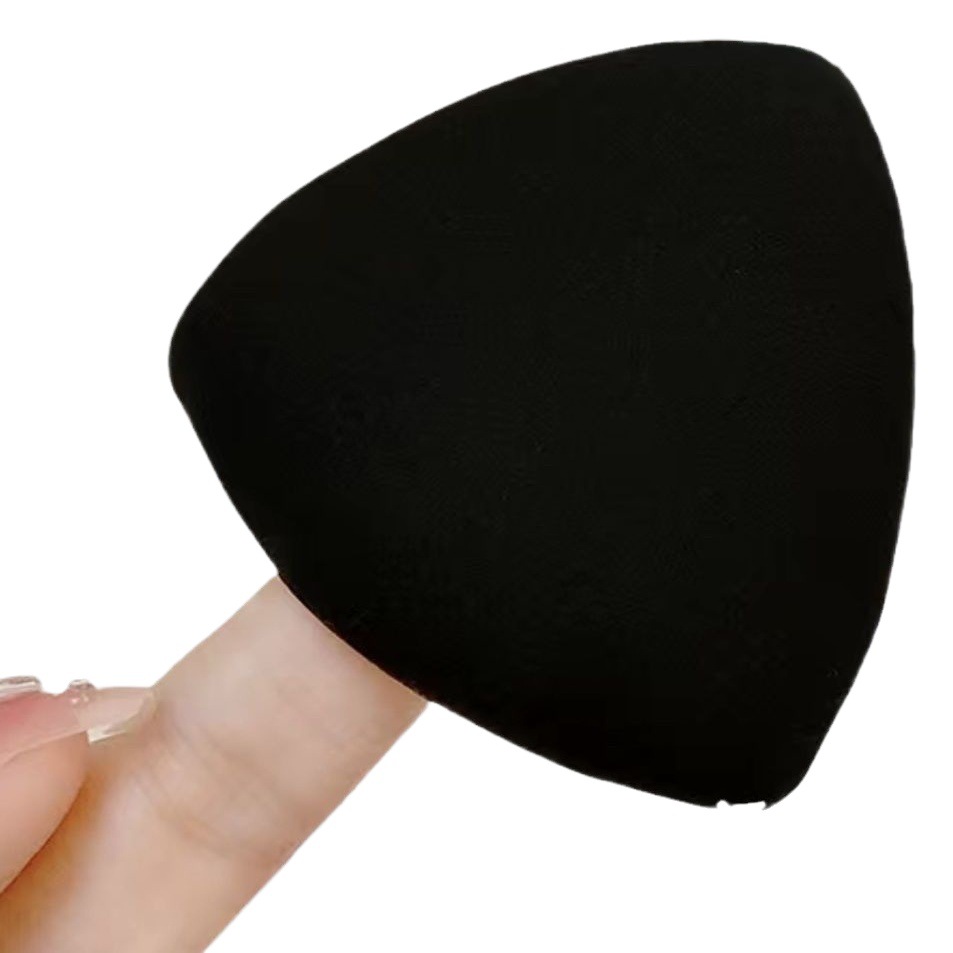 Esponja triangular negra para maquillaje que no absorbe polvo, base de maquillaje tipo marshmallow, herramientas de belleza profesionales al por mayor, venta transfronteriza de gran éxito.