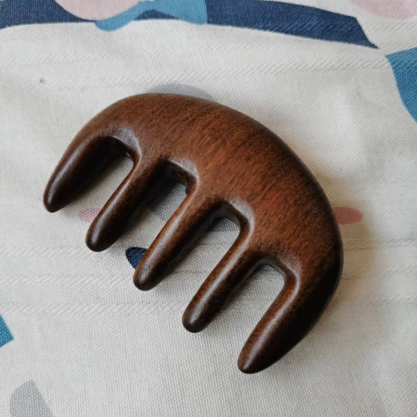 Old five-tooth massage comb