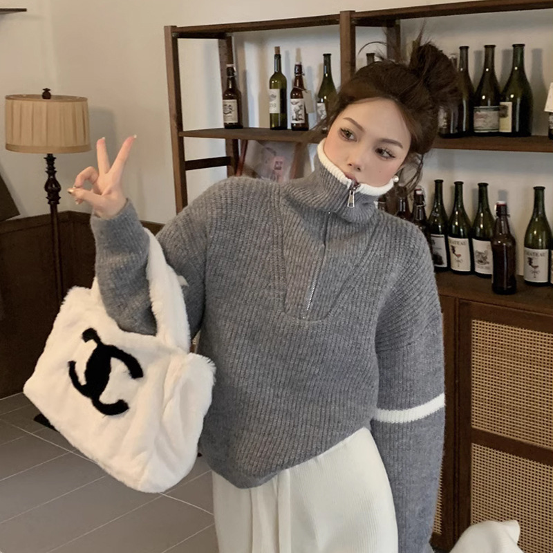Winter knitted sweater with zipper for leisure