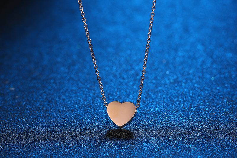 Peach Heart Necklace Female Titanium Steel Simple Personality Pendant Clavicle Chain display picture 5
