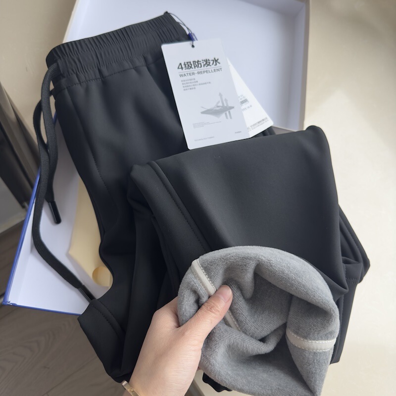 Warm and Cozy Autumn and Winter Fleece-Lined Casual Pants with Elastic Waist and Knee Protection, Thick Straight-Leg Softshell Pants for Men Warm and Cozy Autumn and Winter Fleece-Lined Casual Pants with Elastic Waist and Knee Protection, Thick Straight-Leg Softshell Pants for Men