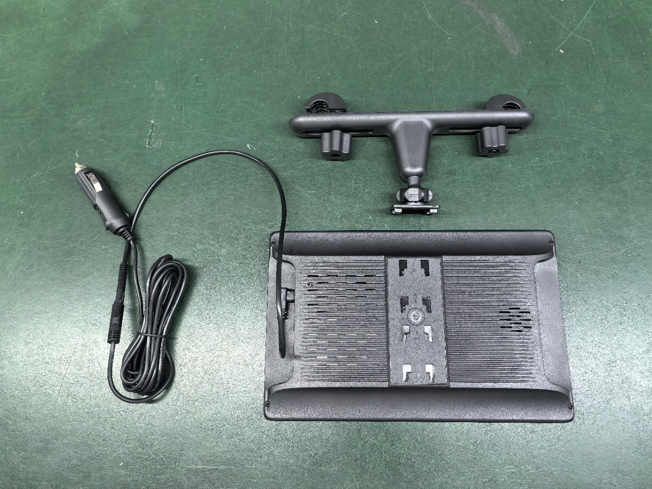 Car Headrest and Rear Entertainment Monitor 10inch Screen Android System Carplay Playback Video Cigarette Lighter