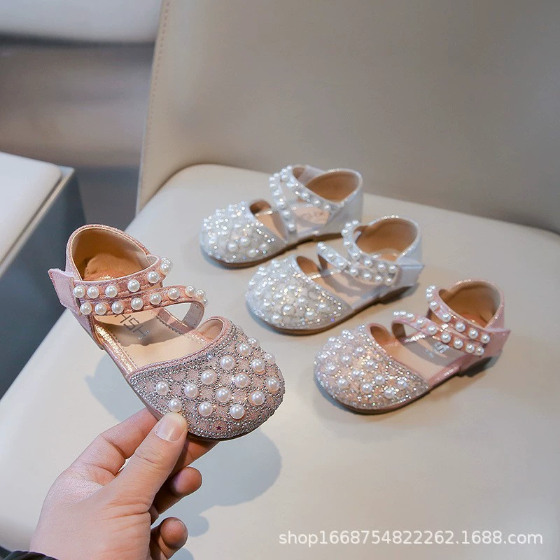 2025 весенне-летние новые кожаные туфли для девочек, корейский стиль, маленькие девочки, полусандалии с жемчугом, модные детские танцевальные туфли на мягкой подошве