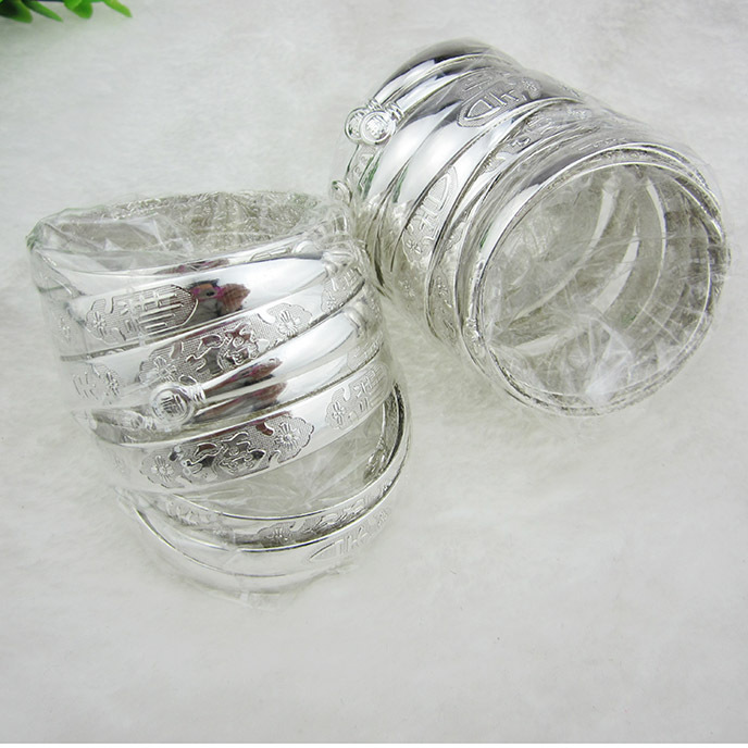 A016D pulsera de plata de imitación + dos yuanes tienda de necesidades diarias dos yuanes tienda Yiwu grandes almacenes Yiwu pequeña mercancía al por mayor