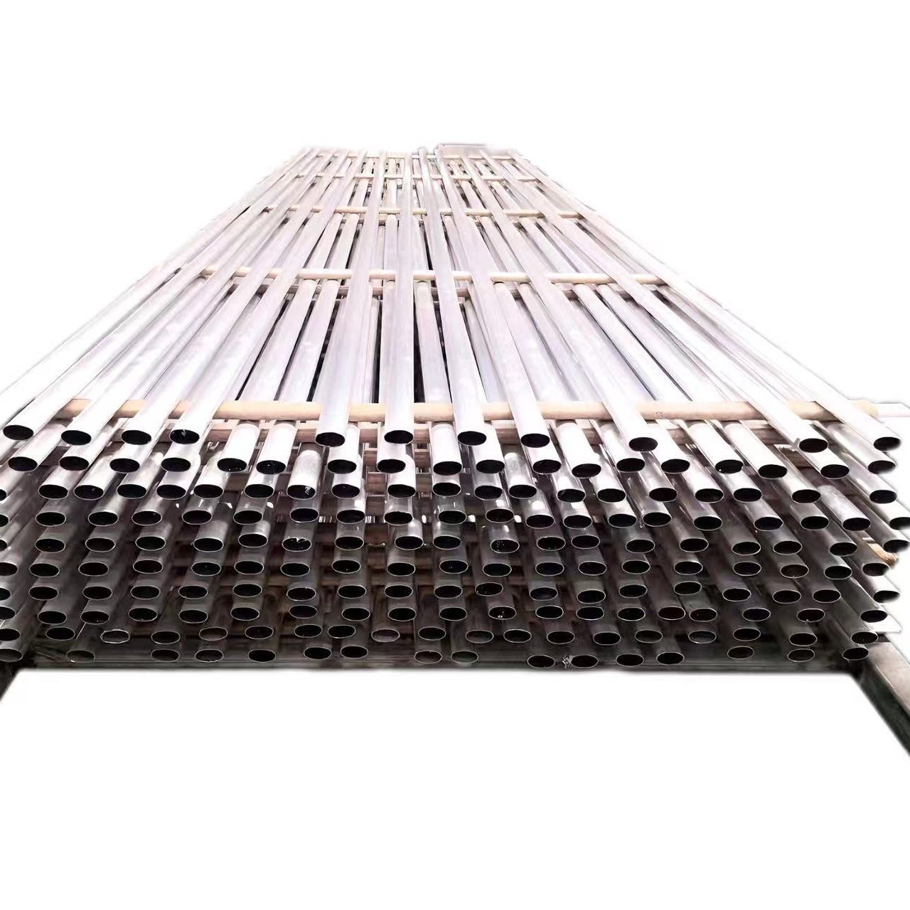 Gran cantidad de tubos cuadrados de aluminio en stock tubos redondos de aleación de aluminio extrusión de perfiles de tubos cuadrados de aluminio pulverización de oxidación por chorro de arena