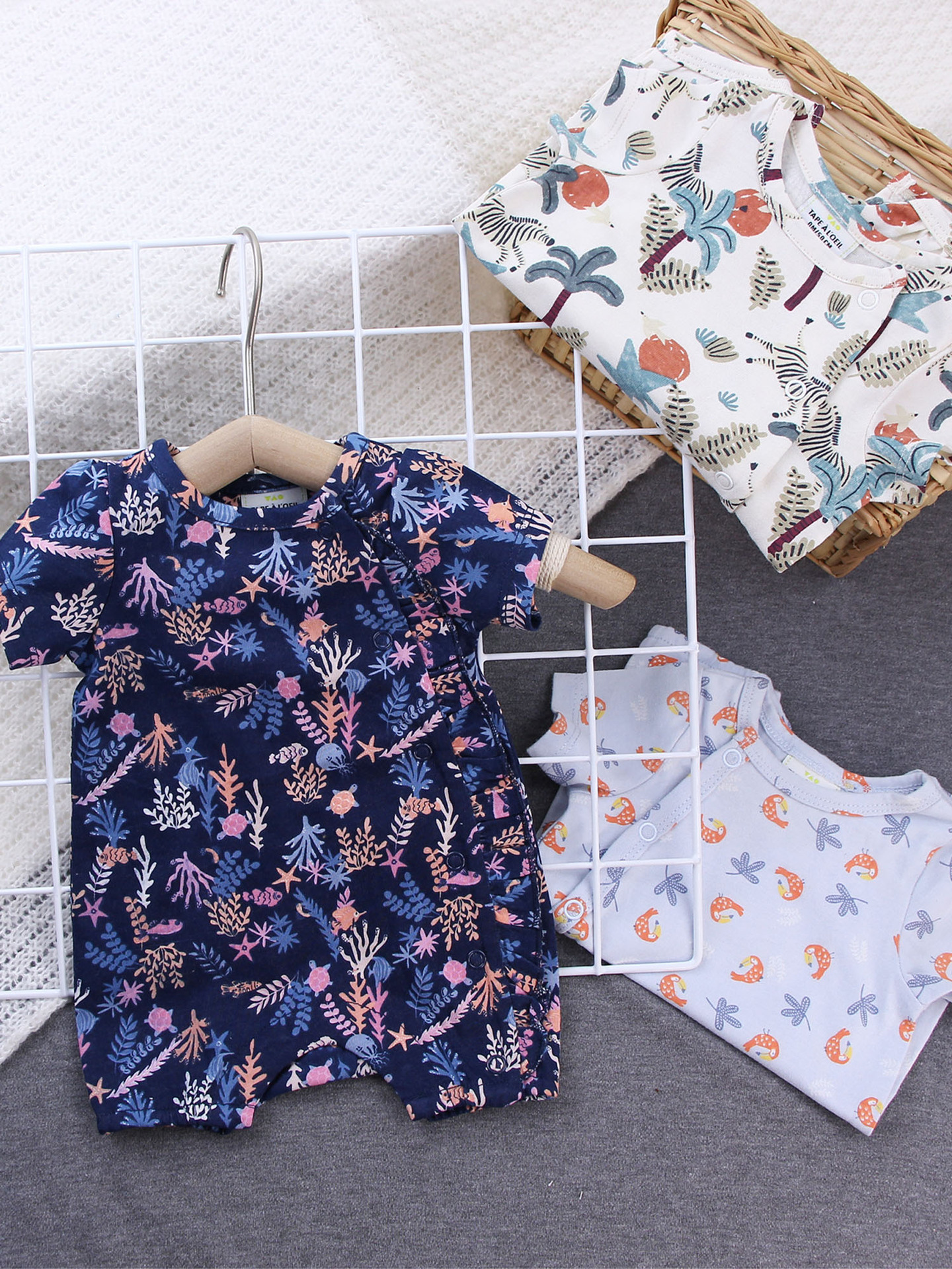 2025 bebés de manga corta ropa de escalada de ángulo plano ropa de primavera transfronteriza europea y americana camiseta de algodón transpirable estilo europeo y americano