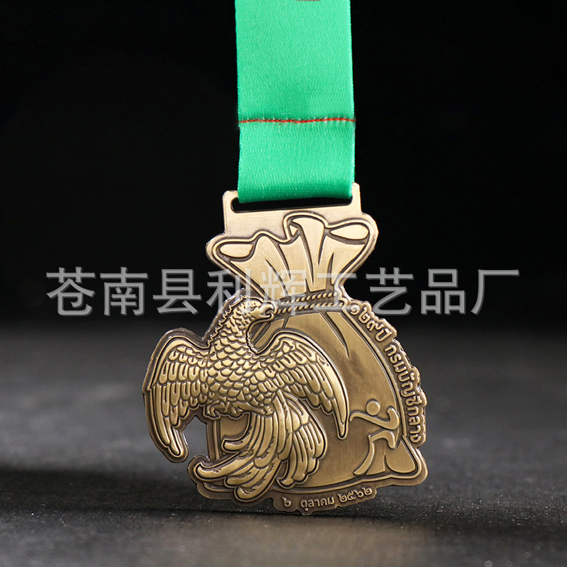 Fábrica al por mayor en blanco maratón medalla conmemorativa creativa estudiante deportes reunión lámina de oro medalla de metal personalización