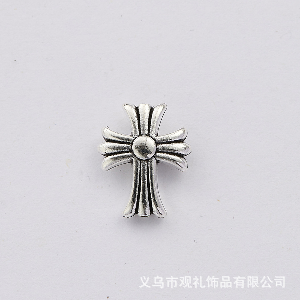 Retro clásico Croce Heart Cross agujero recto plata antigua plata tibetana plata brillante aleación de material diy accesorios espaciador de perlas